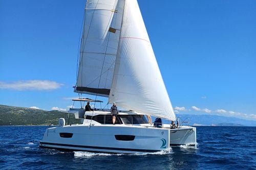 Fountaine Pajot Lucia 40